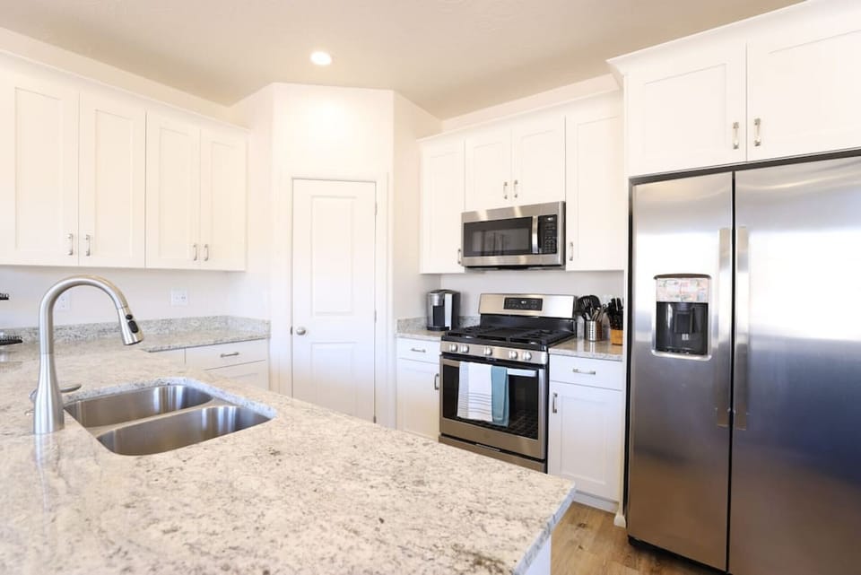Full kitchen