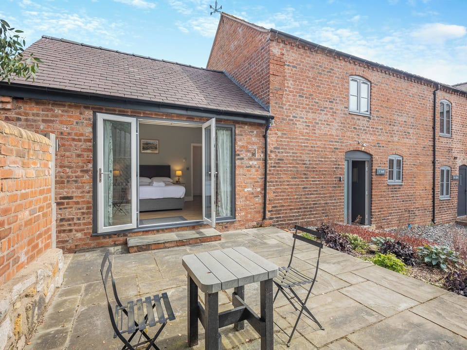 Sitting-out-area | Y Stabl - Vale of Llangollen Farm Cottages, Trevor, near Llangollen