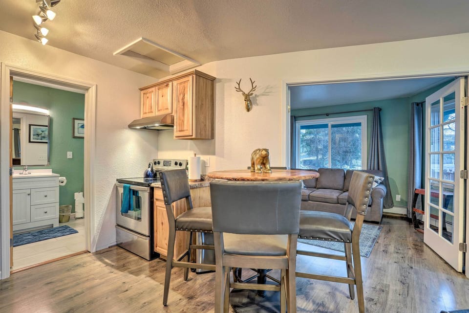 Dining Area | Dining Table