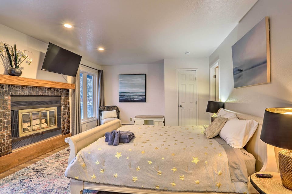 Bedroom | Queen Bed | Decorative Fireplace