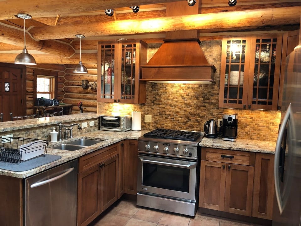 BEST KITCHEN EVER!  CONVECTION OVEN, HAS ALL YOU NEED!