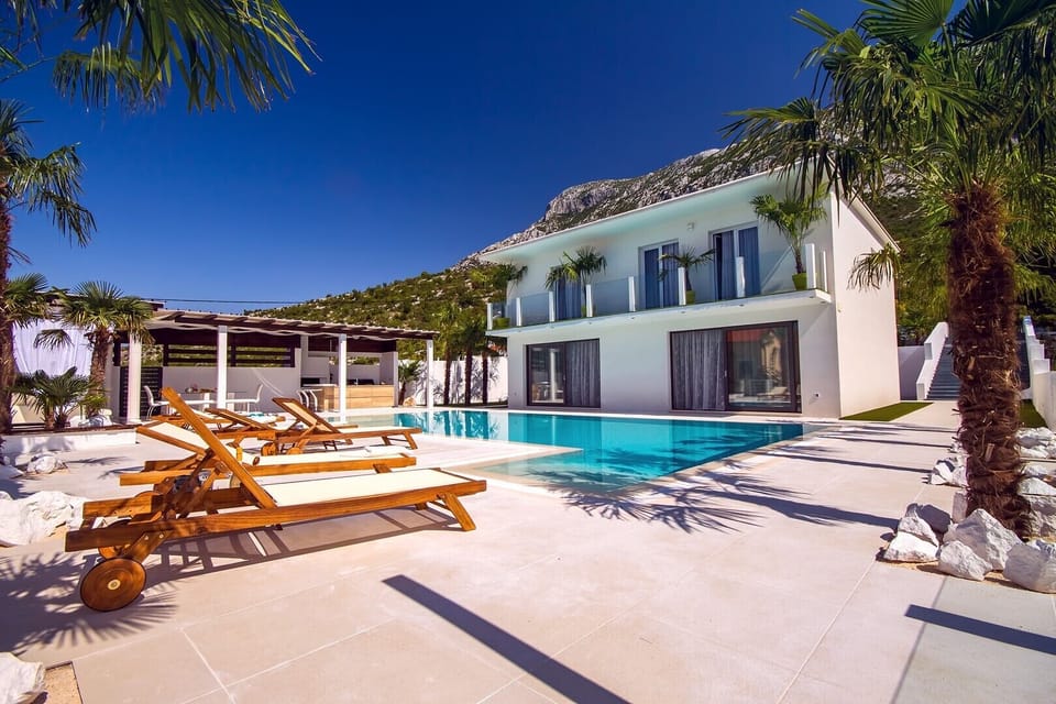 Villa Caribic with 72sqm private pool, whirlpool, sauna, outdoor lounge area