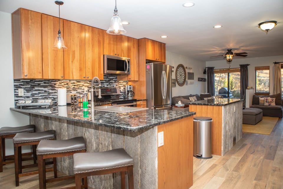 Condo, 2 Bedrooms | Private kitchen | Fridge, microwave, oven, coffee/tea maker