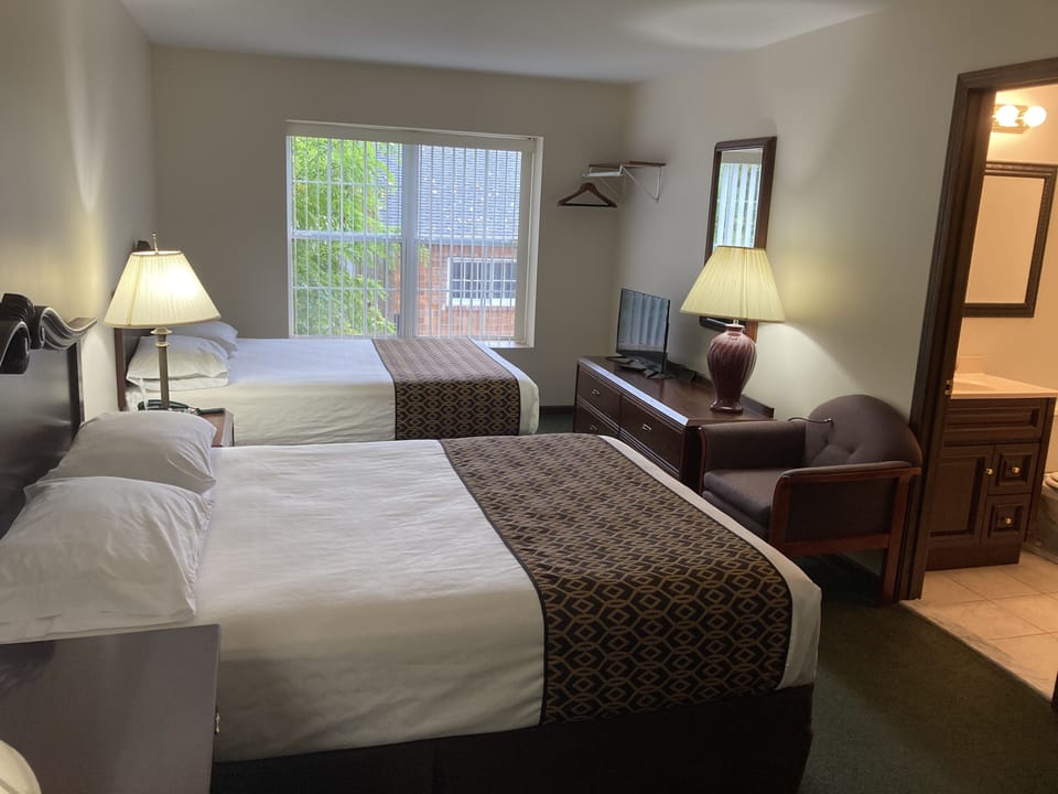 2 queen bedroom
