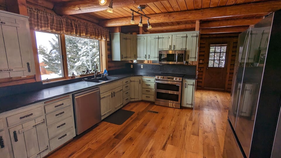 Fully stocked kichen