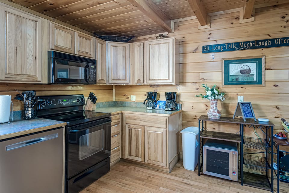 Premium Cabin | Private kitchen | Full-size fridge, microwave, oven, stovetop
