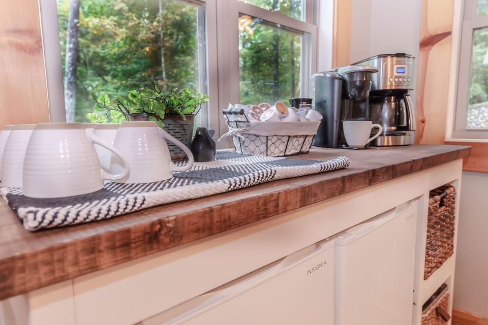 Coffee bar w/bean grinder, Keurig, and full pot