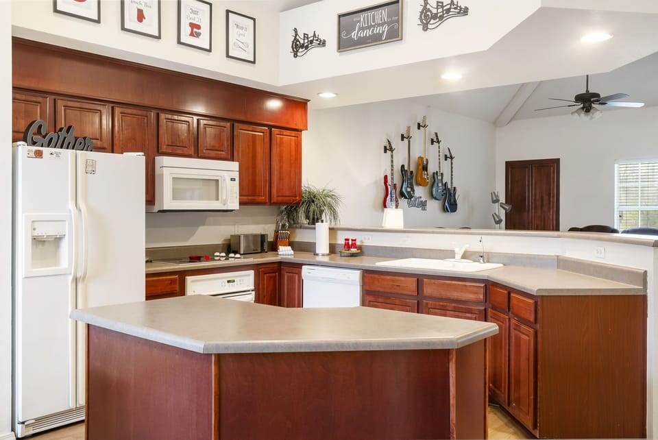 Kitchen, Plenty of Cabinets and Counter Space