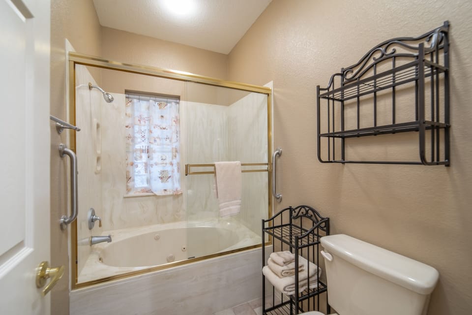 Master Bathroom - Jetted Tub