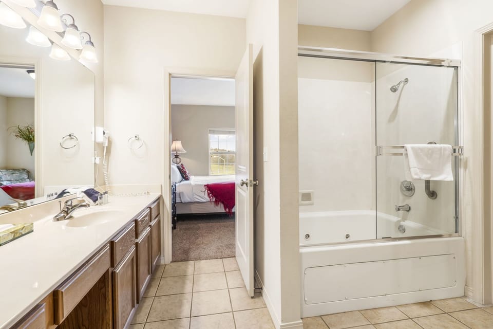 Master Bathroom - Jetted Tub