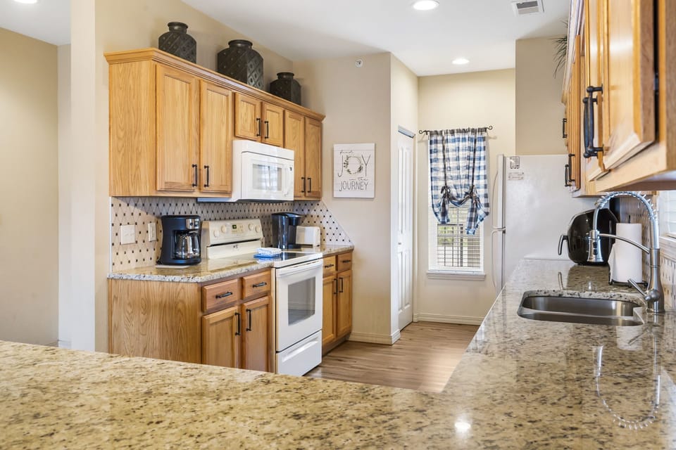 Full Kitchen