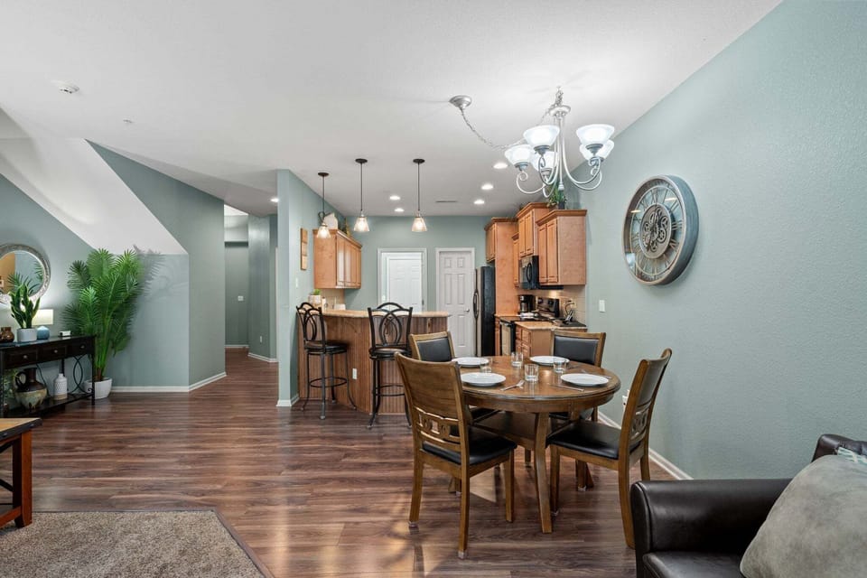 Kitchen & Dining Areas