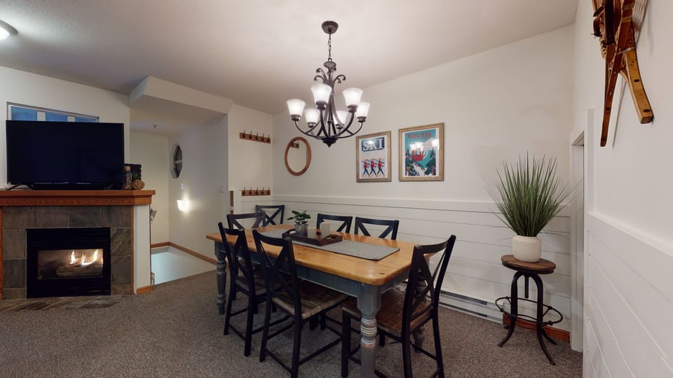 Dining area for six