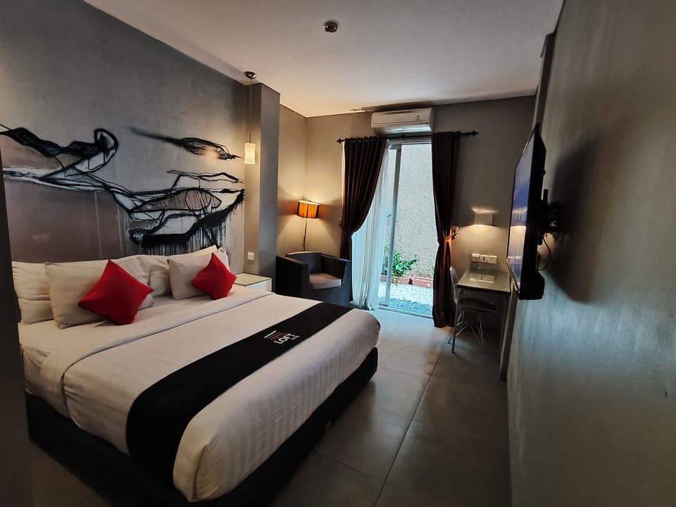 Deluxe Double Room | Desk, rollaway beds, free WiFi, bed sheets