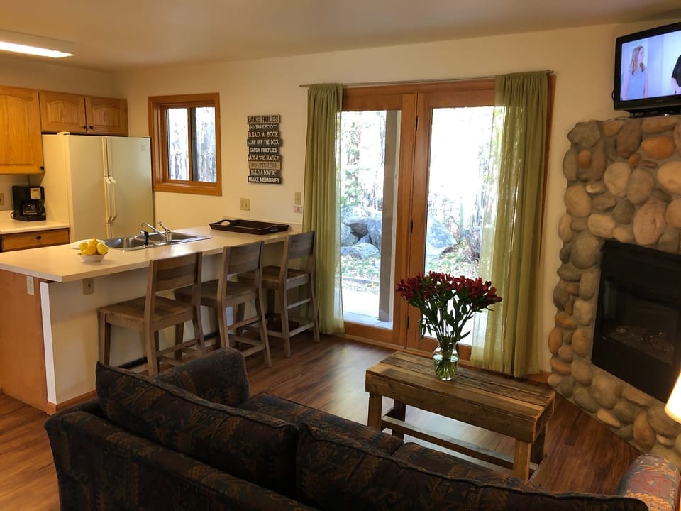 One bedroom, one bathroom condo right on the River!  Just one block to town!! 