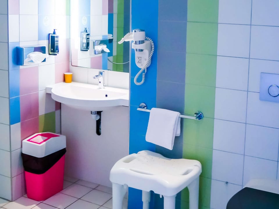 Pillowtop beds, desk, laptop workspace, blackout drapes