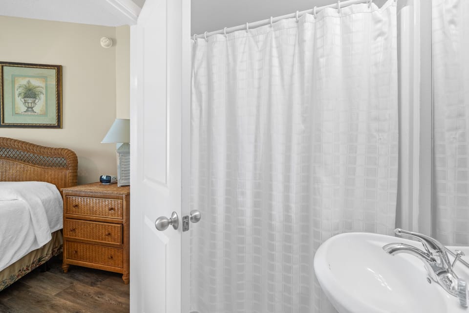 Caribe Resort B810 Guest Bathroom