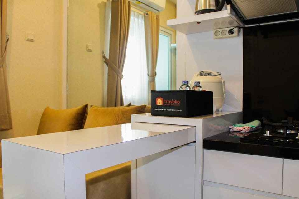 Room | Private kitchen | Fridge, stovetop, cookware/dishes/utensils