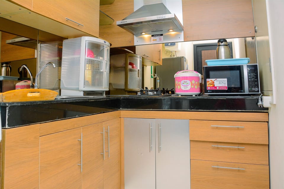 Room | Private kitchen | Fridge, stovetop, cookware/dishes/utensils