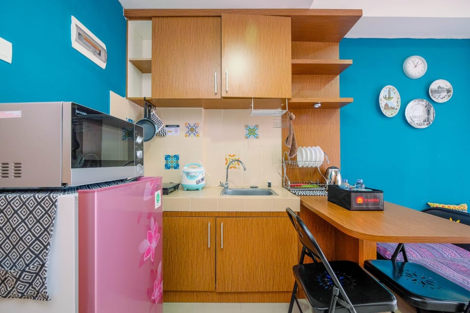 Room | Private kitchen | Fridge, stovetop, cookware/dishes/utensils