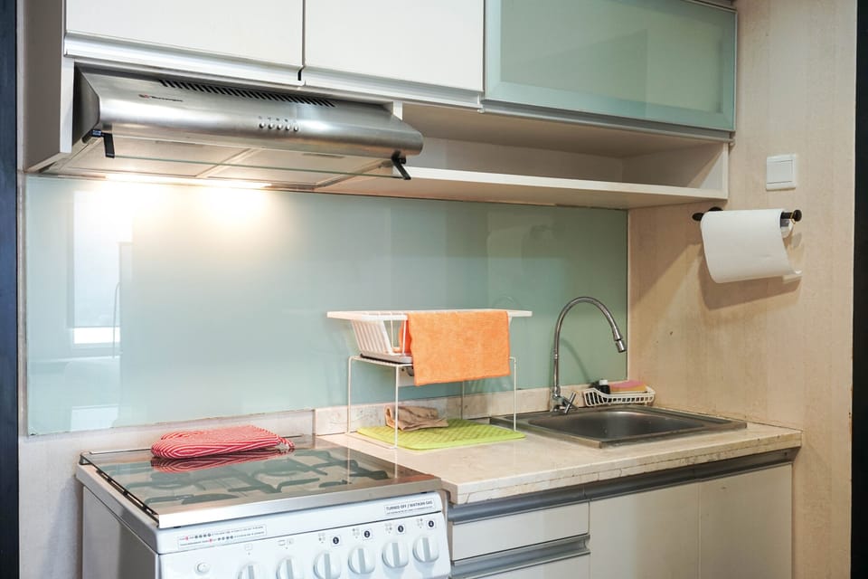 Room | Private kitchen | Fridge, stovetop, cookware/dishes/utensils