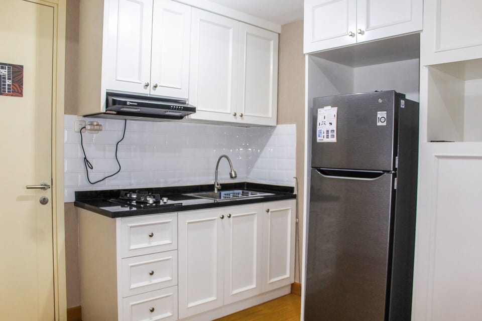 Room | Private kitchen | Fridge, stovetop, cookware/dishes/utensils