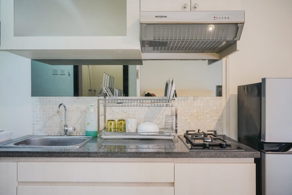 Room | Private kitchen | Fridge, stovetop, cookware/dishes/utensils