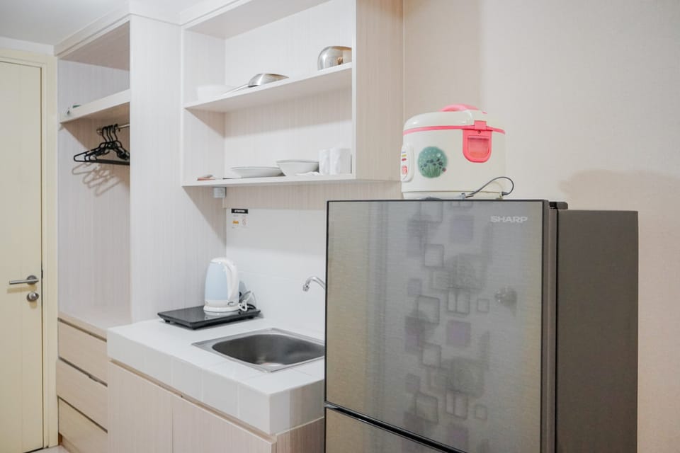 Room | Private kitchen | Fridge, stovetop, cookware/dishes/utensils