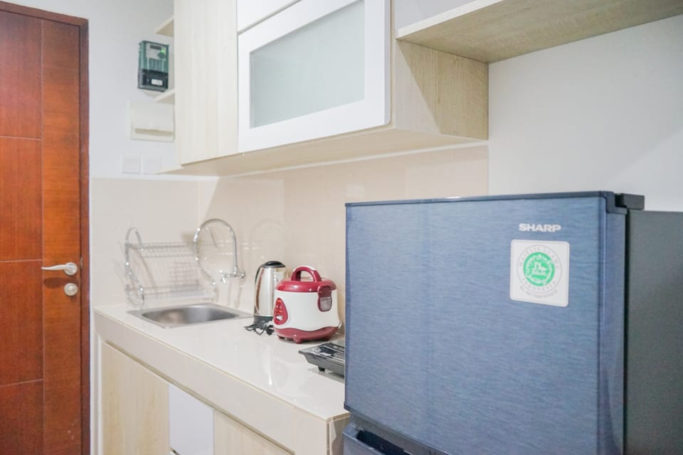 Room | Private kitchen | Fridge, stovetop, cookware/dishes/utensils