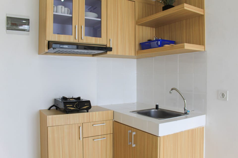 Room | Private kitchen | Fridge, stovetop, cookware/dishes/utensils