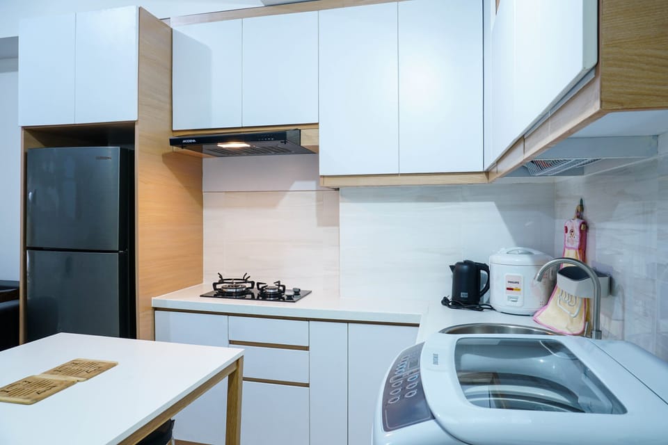 Room | Private kitchen | Fridge, stovetop, cookware/dishes/utensils