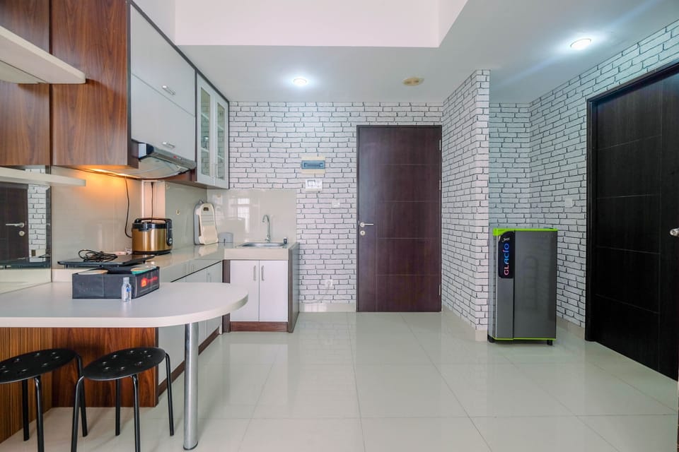 Fridge, stovetop, cookware/dishes/utensils