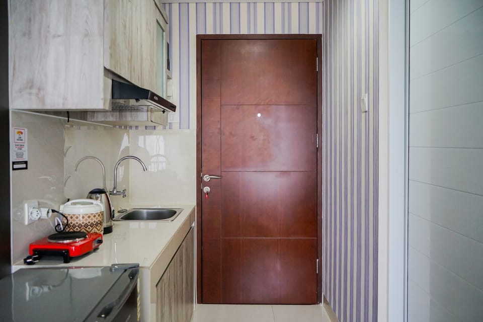 Room | Private kitchen | Fridge, stovetop, cookware/dishes/utensils