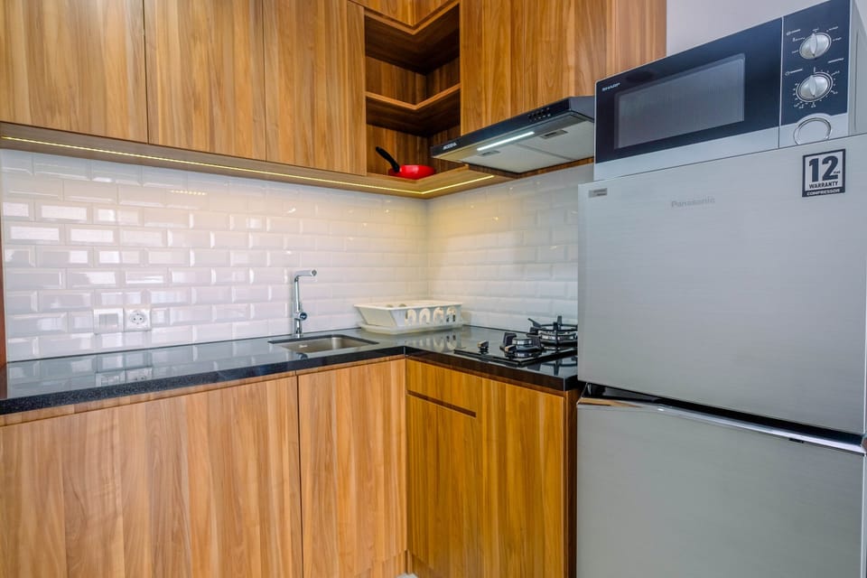 Room | Private kitchen | Fridge, stovetop, cookware/dishes/utensils