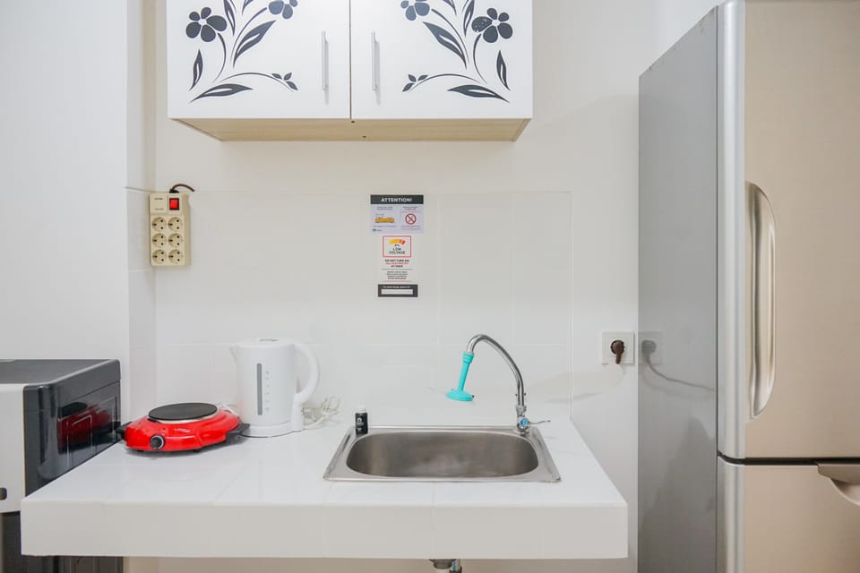 Room | Private kitchen | Fridge, stovetop, cookware/dishes/utensils