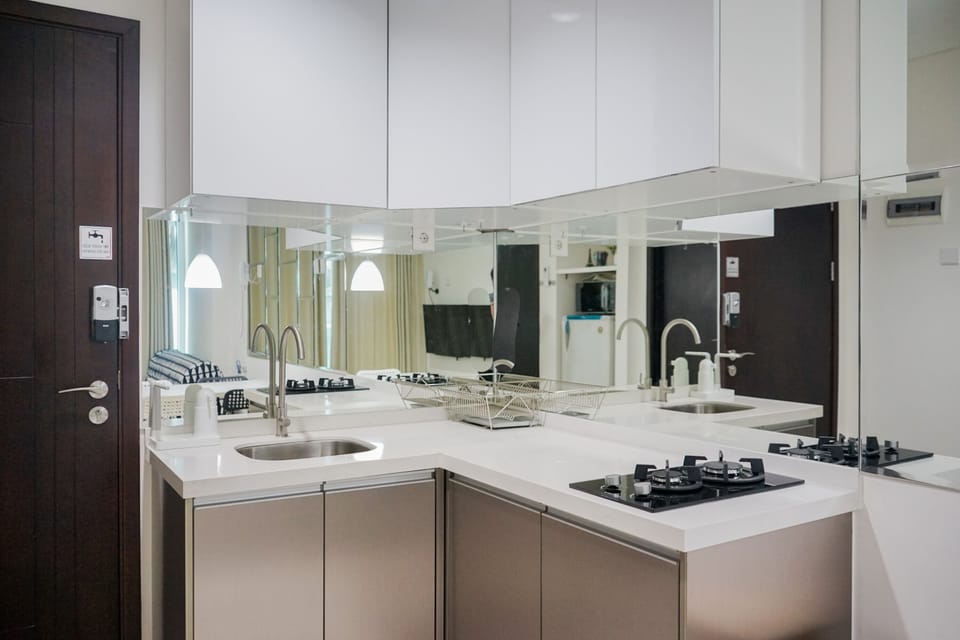 Room | Private kitchen | Fridge, stovetop, cookware/dishes/utensils