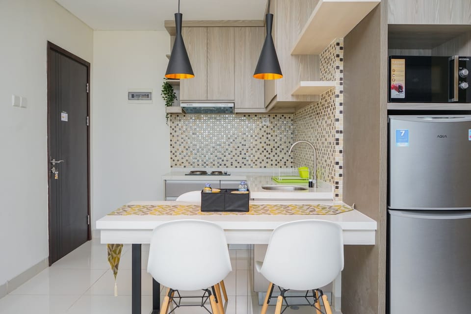 Room | Private kitchen | Fridge, stovetop, cookware/dishes/utensils