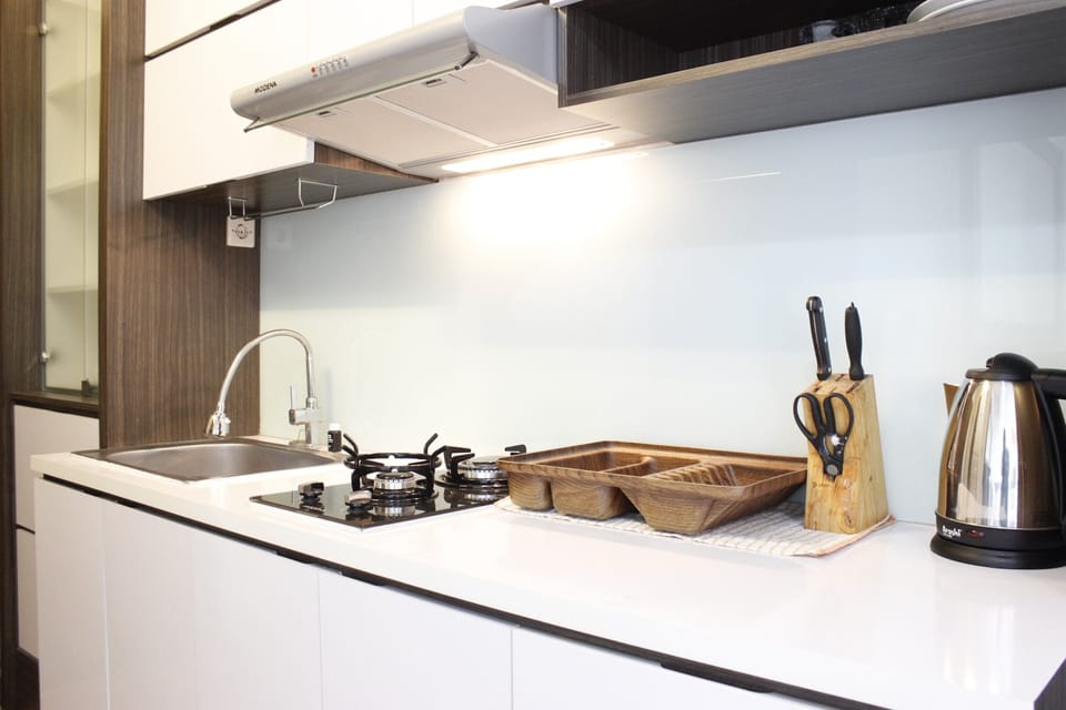 Room | Private kitchen | Fridge, stovetop, cookware/dishes/utensils