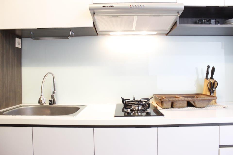 Room | Private kitchen | Fridge, stovetop, cookware/dishes/utensils