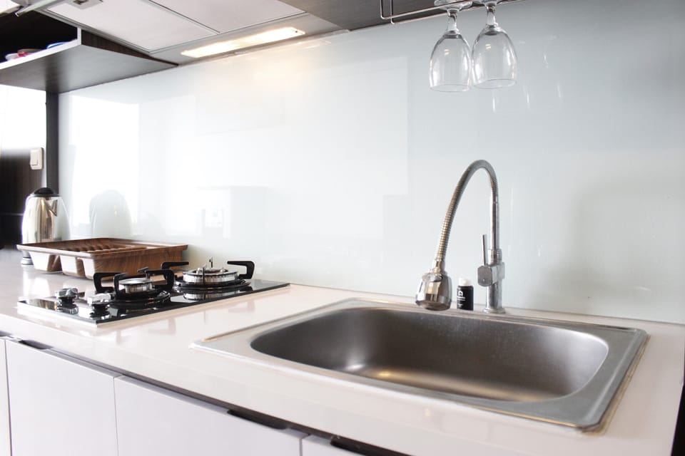 Room | Private kitchen | Fridge, stovetop, cookware/dishes/utensils