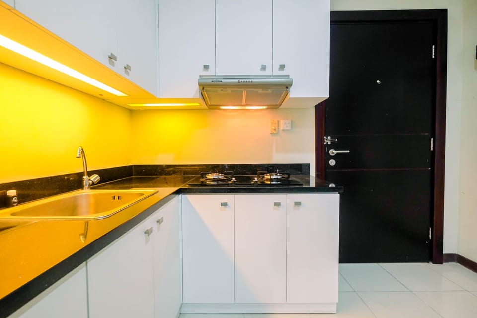Room | Private kitchen | Fridge, stovetop, cookware/dishes/utensils
