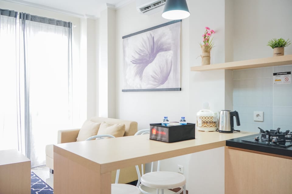 Room | Private kitchen | Fridge, stovetop, cookware/dishes/utensils
