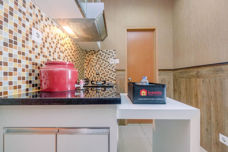 Room | Private kitchen | Fridge, stovetop, cookware/dishes/utensils