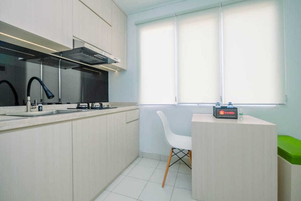 Room | Private kitchen | Fridge, stovetop, cookware/dishes/utensils