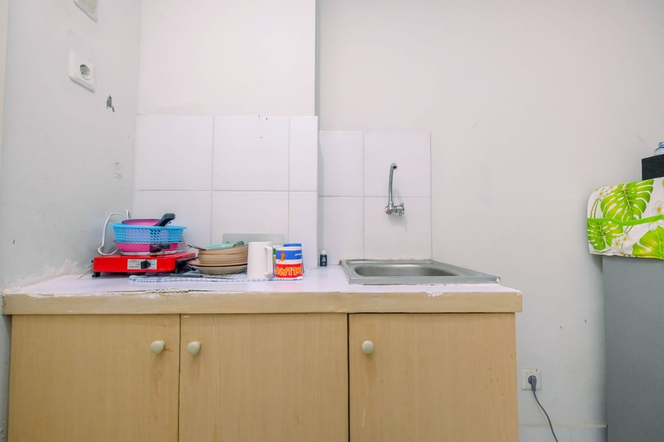 Room | Private kitchenette | Fridge, stovetop, cookware/dishes/utensils