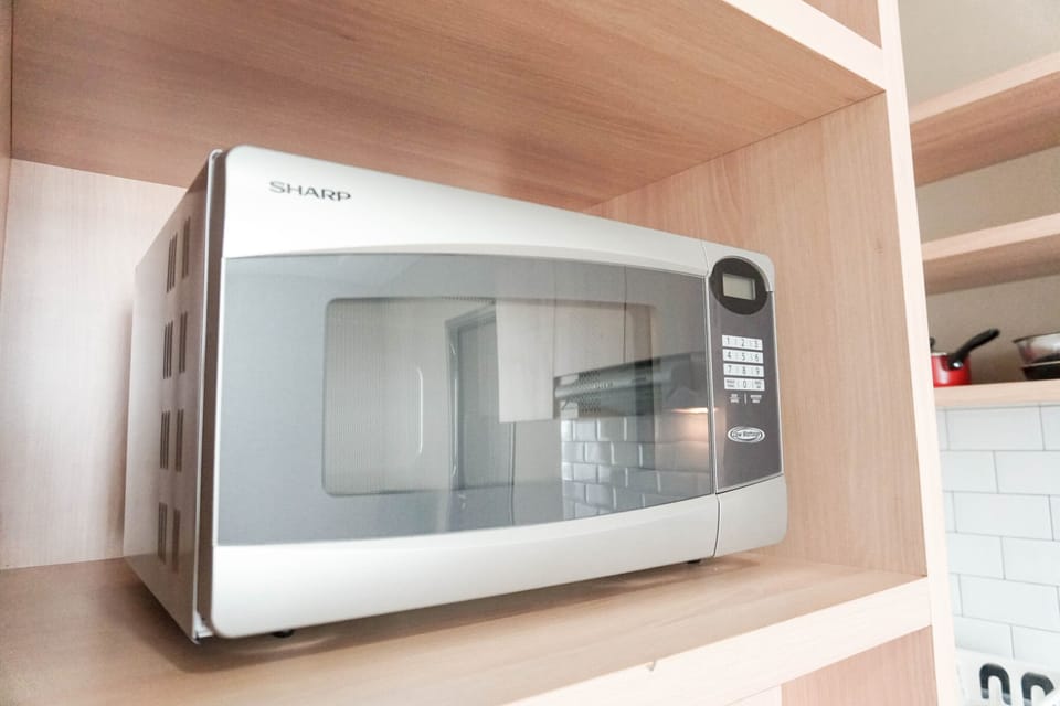 Room | Private kitchen | Fridge, stovetop, cookware/dishes/utensils