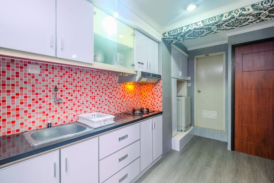Room | Private kitchen | Fridge, stovetop, cookware/dishes/utensils
