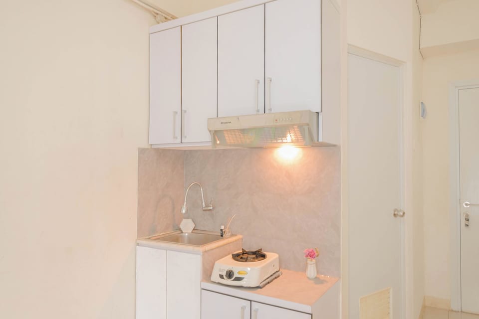 Room | Private kitchen | Fridge, stovetop, cookware/dishes/utensils