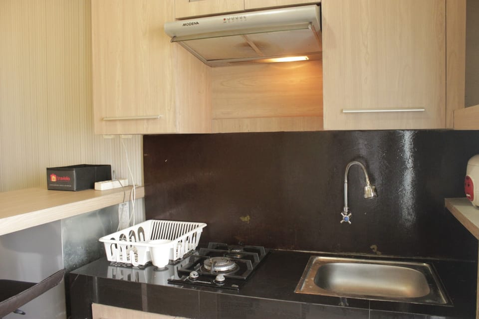 Room | Private kitchen | Fridge, stovetop, cookware/dishes/utensils