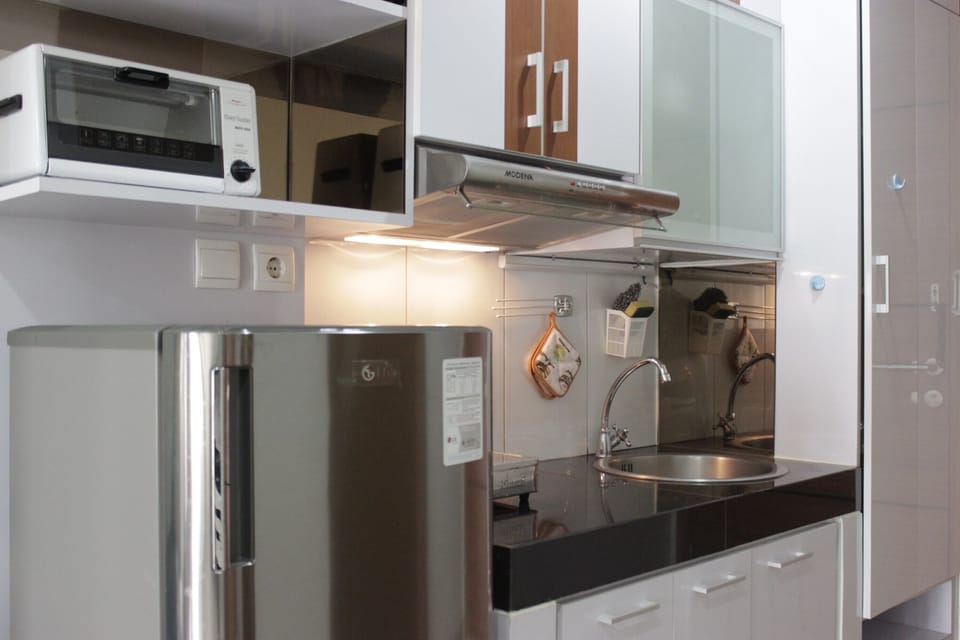 Room | Private kitchen | Fridge, stovetop, cookware/dishes/utensils